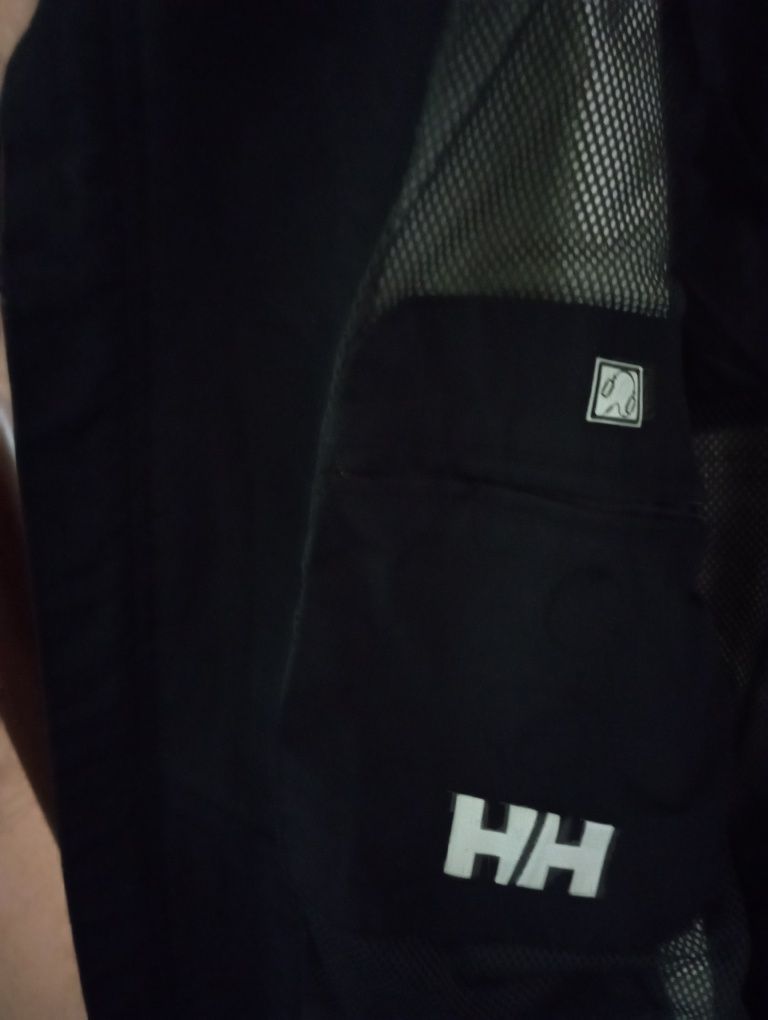 Чоловіча куртка фірми HELLY HANSEN