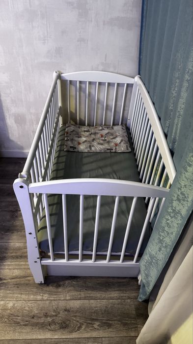 Дитяче ліжечко з матрасом