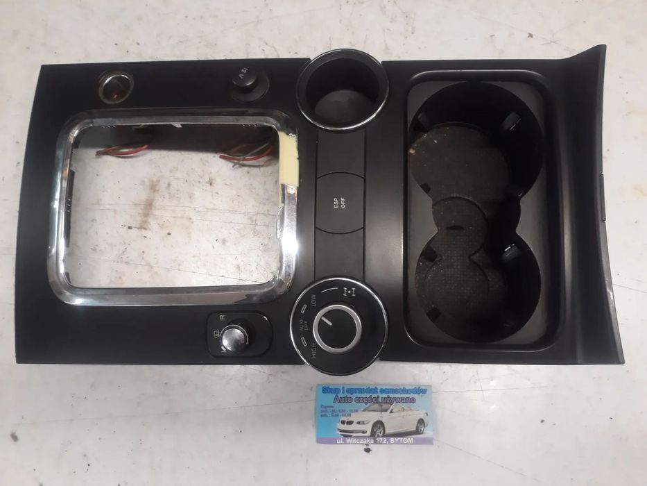 PANEL KONSOLA UCHWYT NA KUBKI  VOLKSWAGEN TOUAREG 7L  3,2 V6  2006r   7L6858602