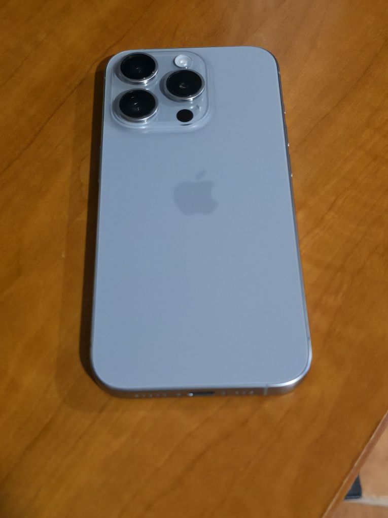 Iphone 15 Pro 256GB como novo + caixa e carregador original