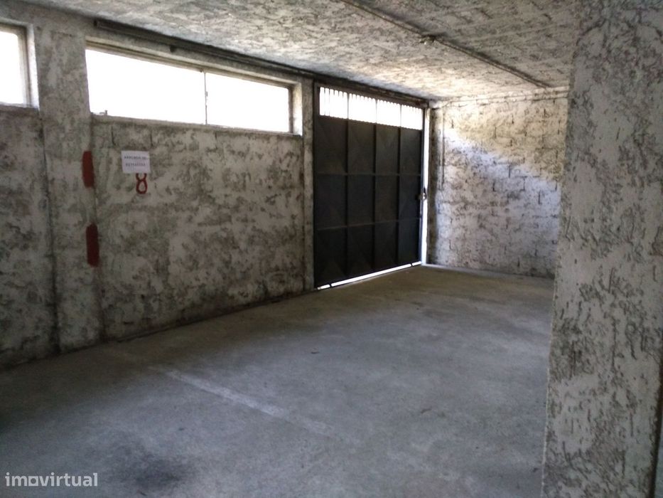Lugar de garagem_Caldas das Taipas_GUIMARAES