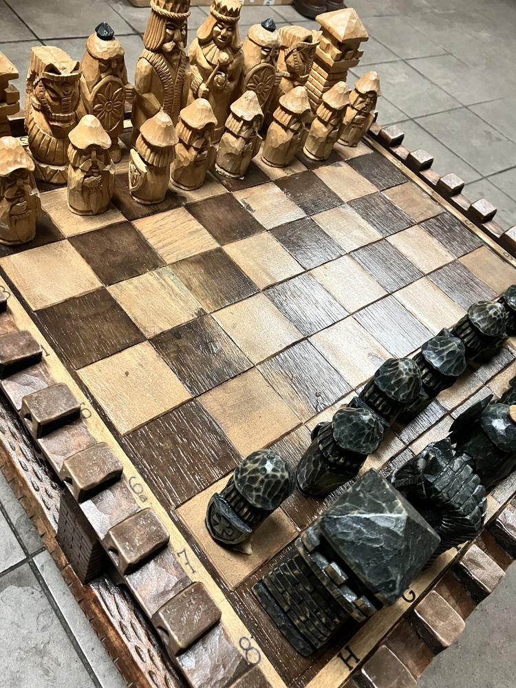 Drewniane duże szachy recznie rzezbione