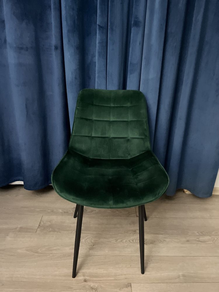 Krzesło welurowe tapicerowane
