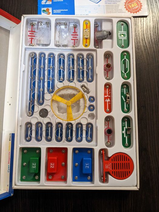 Електронний конструктор Знаток 180 схем