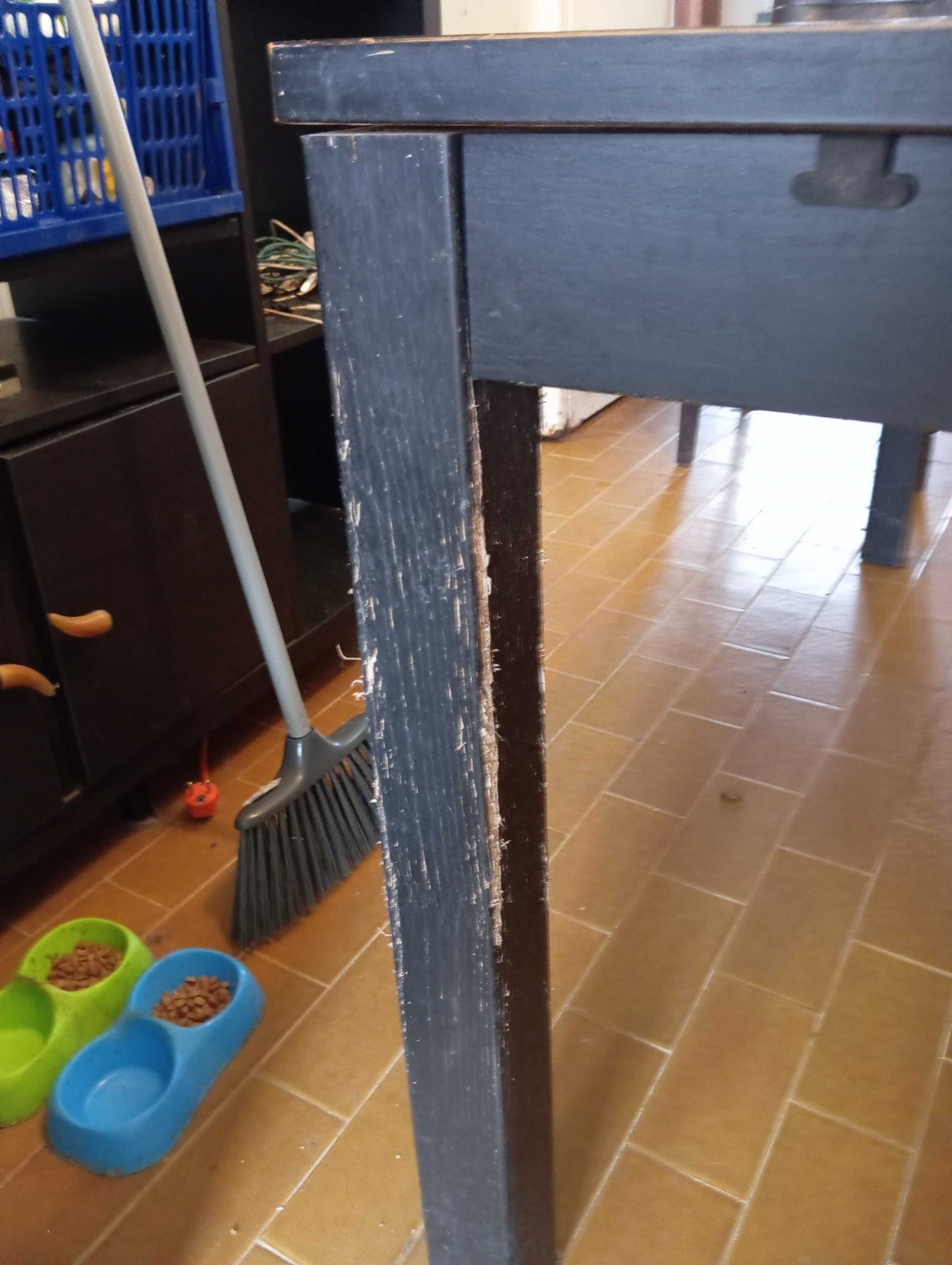 Mesa de jantar extensível em madeira