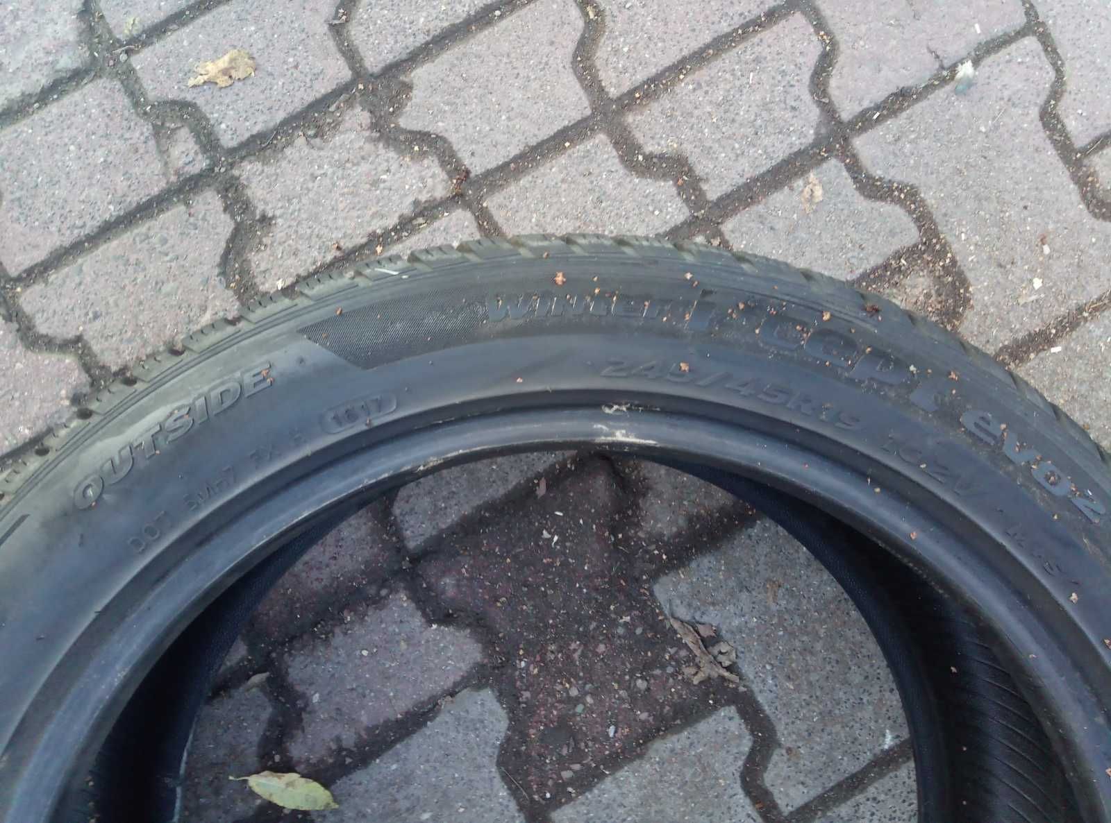 Używane opony zimowe 245/45R19 Hankook W320 (102V)