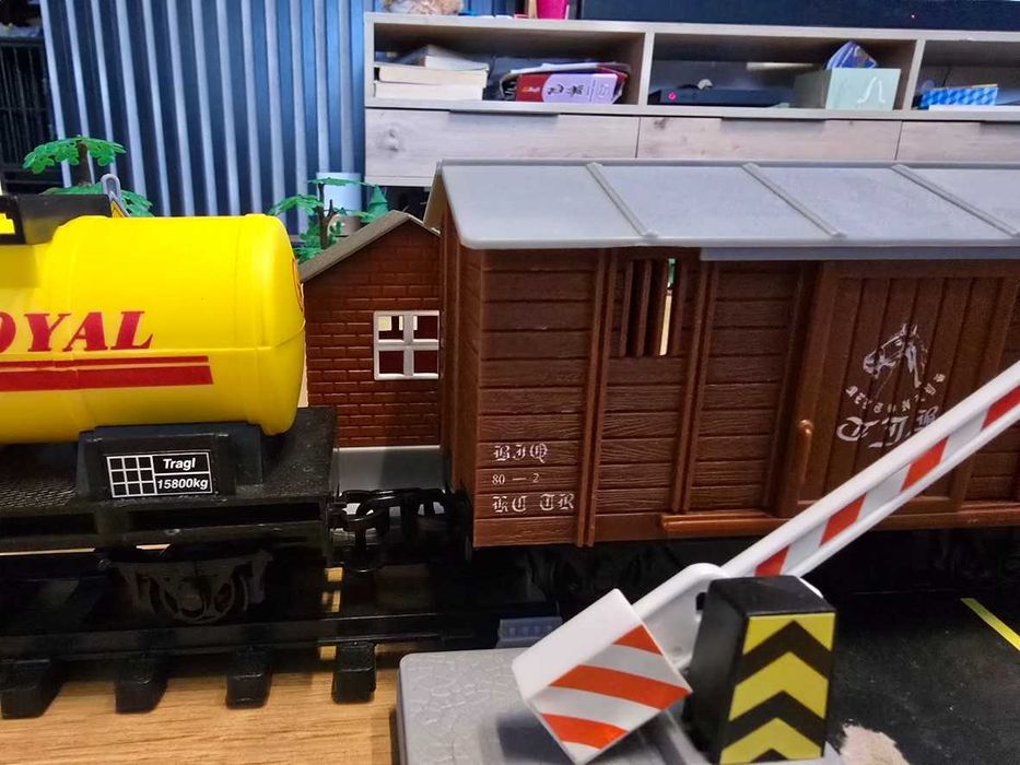 kolejka z wagonami - zabawka