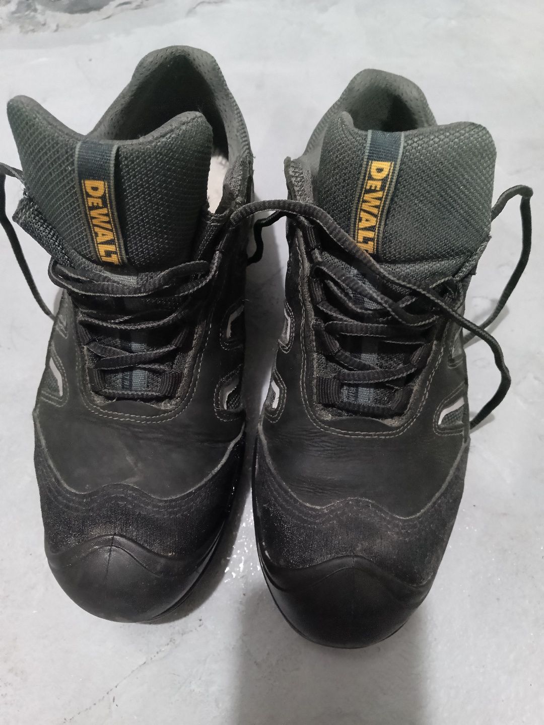 Buty robocze DeWalt.