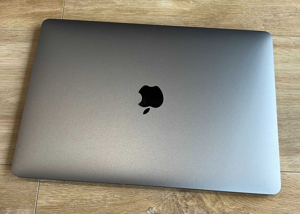 Macbook Pro A2289 i5 / 8 GB / 256 GB / 279 cykli