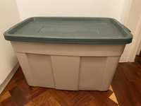 Caixa de plástico com rodas Rubbermaid