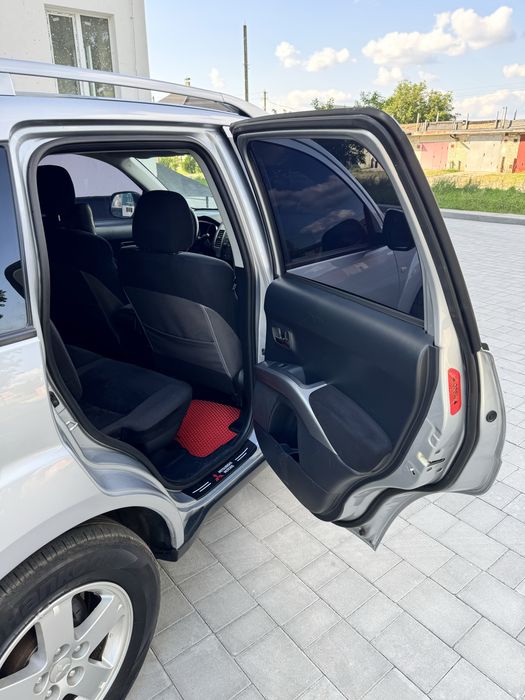 Mitsubishi Outlander XL