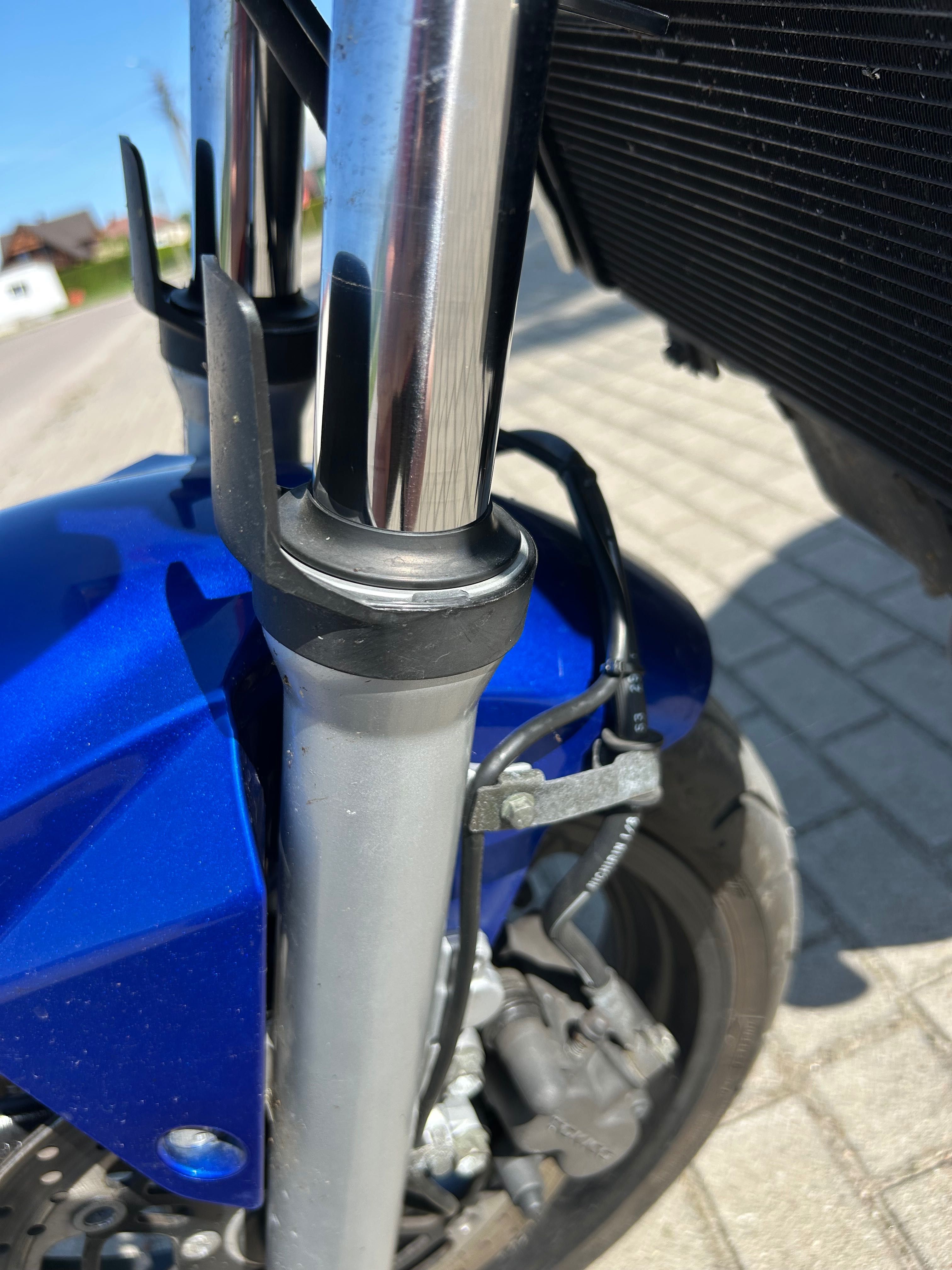 Suzuki sv650N przygotowany do sezonu na wtrysku paliwa