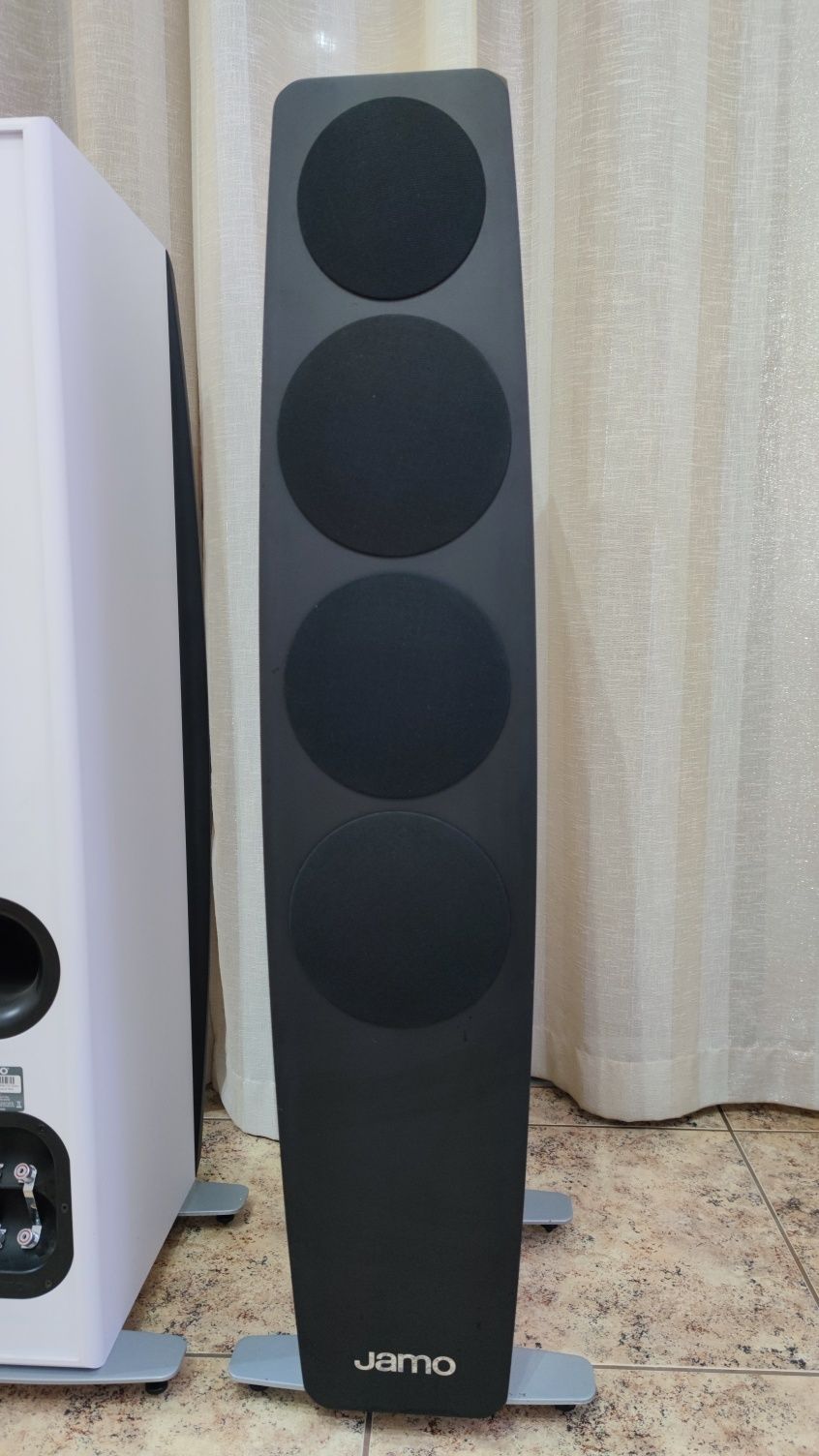 Vendo par de colunas Jamo c97