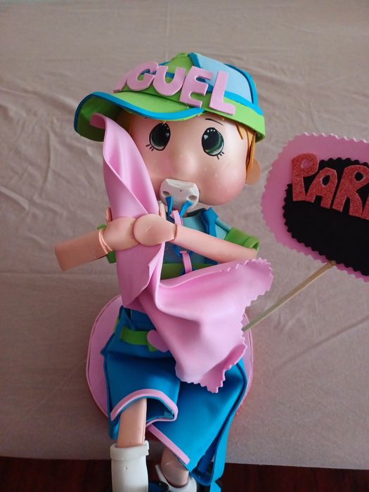 Boneco feito em Eva com nome Miguel
