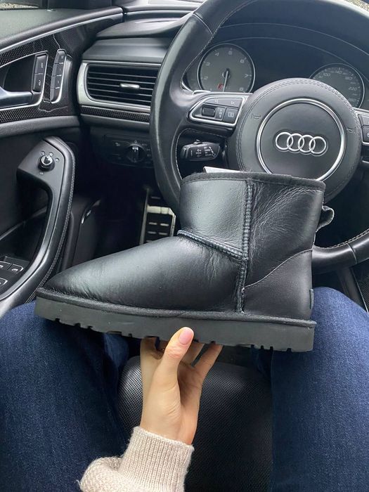 Угі Чоловічі UGG Classic Mini Black Leather (Шкіра)