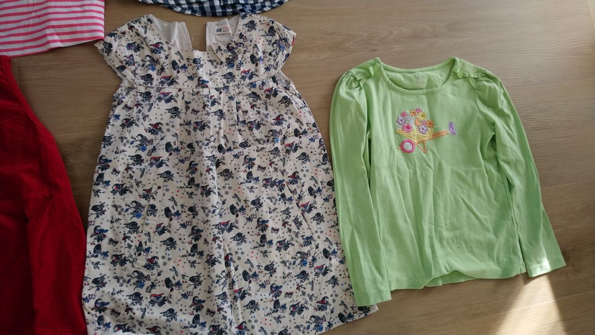 Zestaw ubrań bluza sukienki itd  rozmiar 122