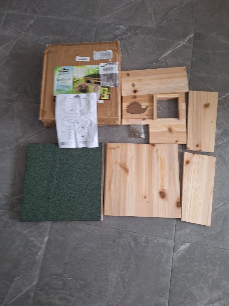 Dehner Natura domek dla jeża Karlie ok. 40 x 40 x 19 cm, drewno jodłow