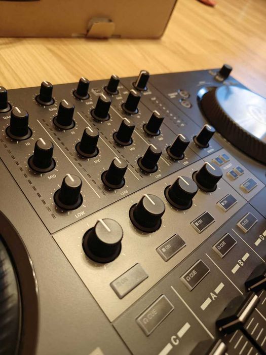 Native Instruments Kontrol S3 mikser