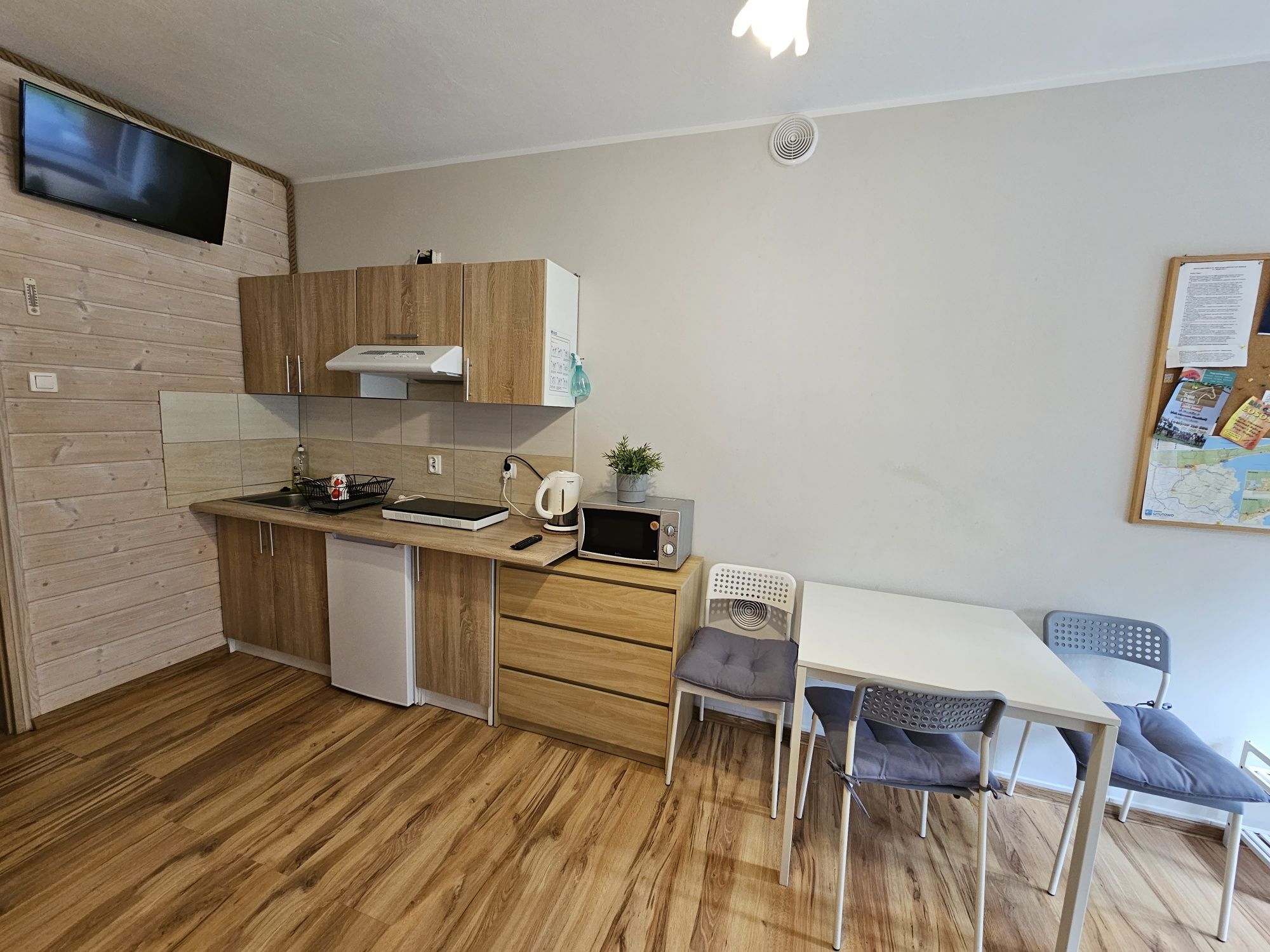 Całoroczny samodzielny miniapartament pokój