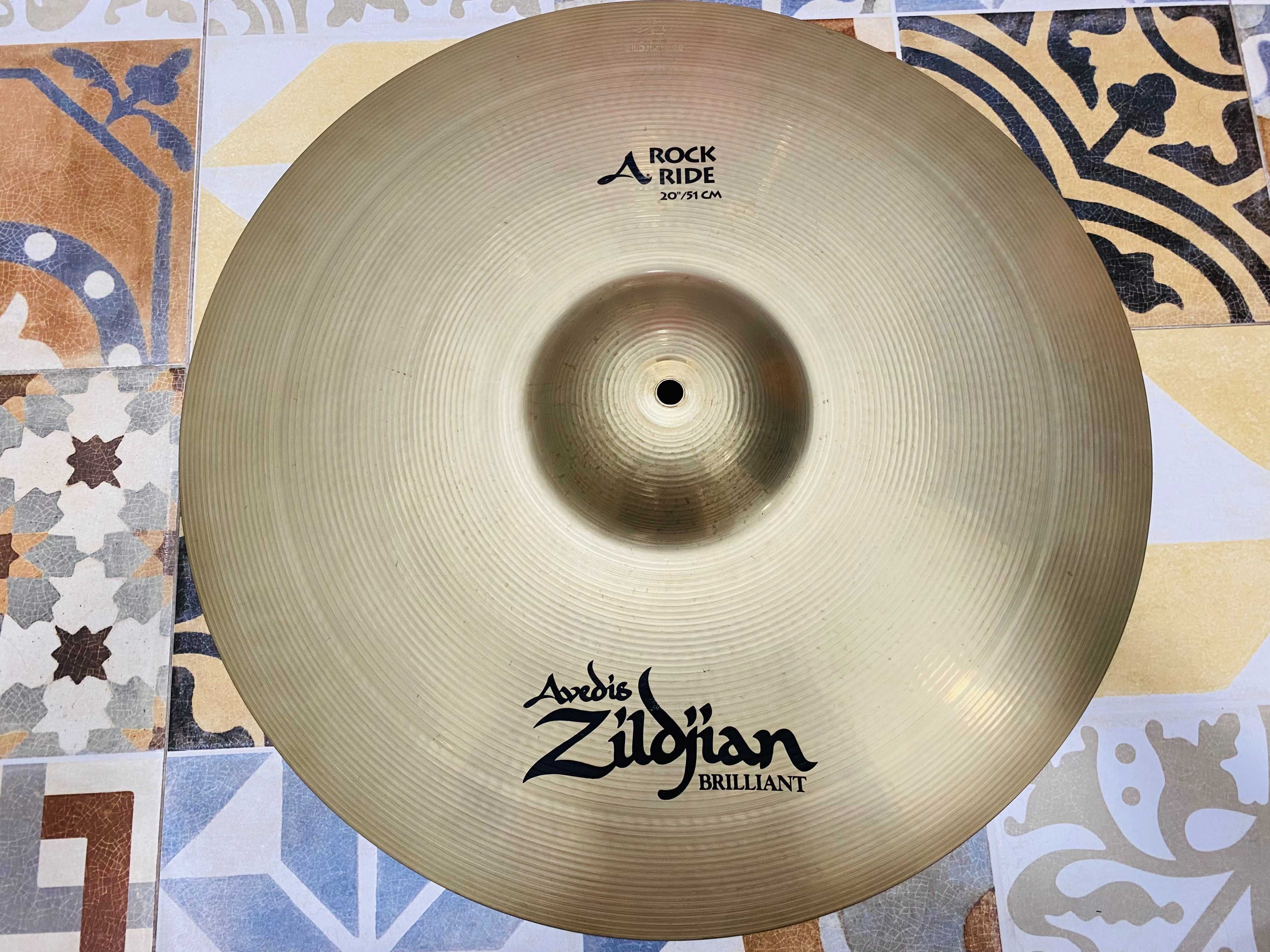 Zildjian Hi Hat New Beat 14" e Zildjian Avedis Rock Ride 20"