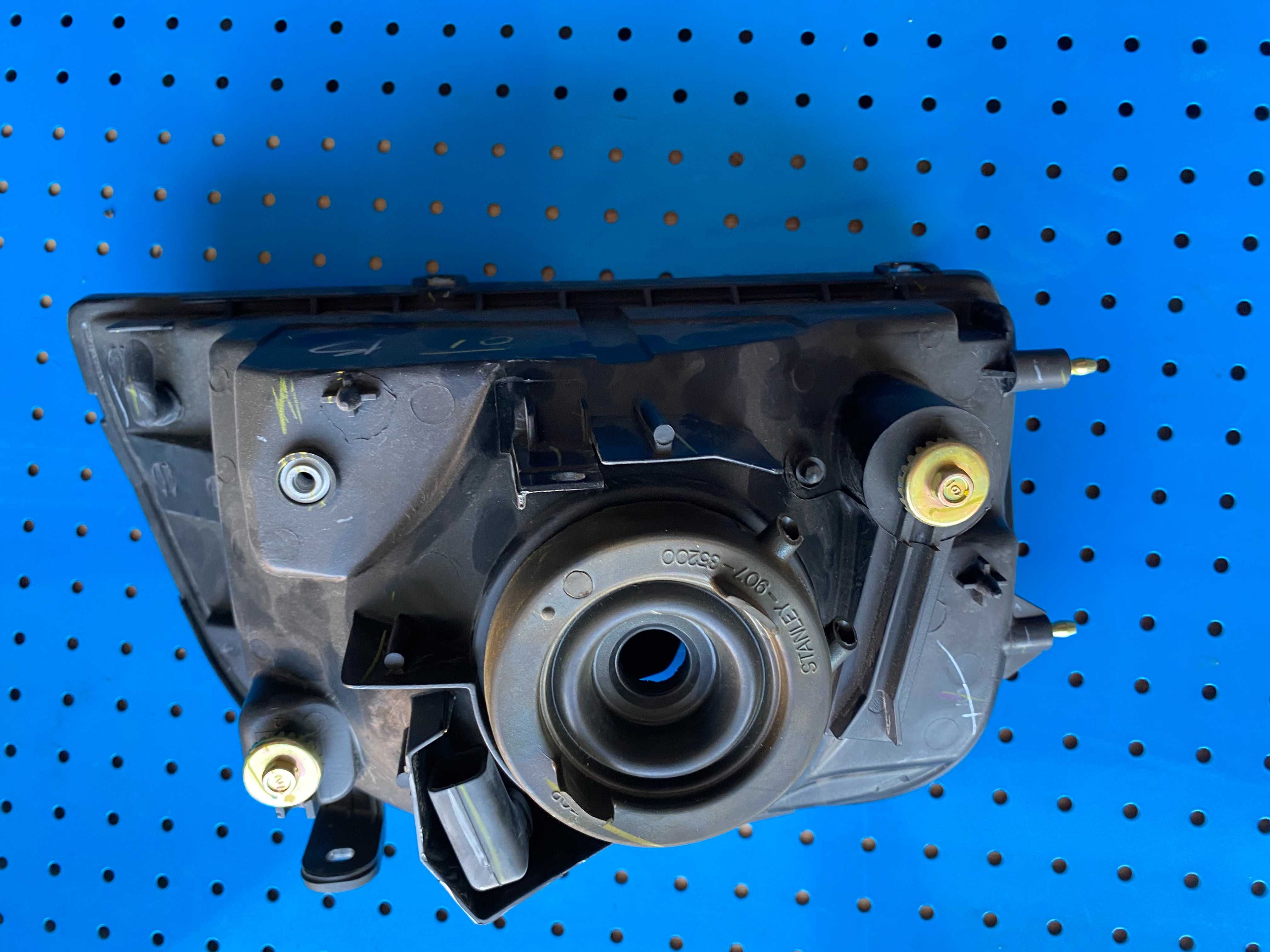 Фара передня ліва Mitsubishi L200 MR339729 Нова
