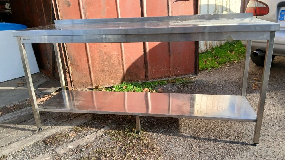 Столы,мойка ,из нержавейки.