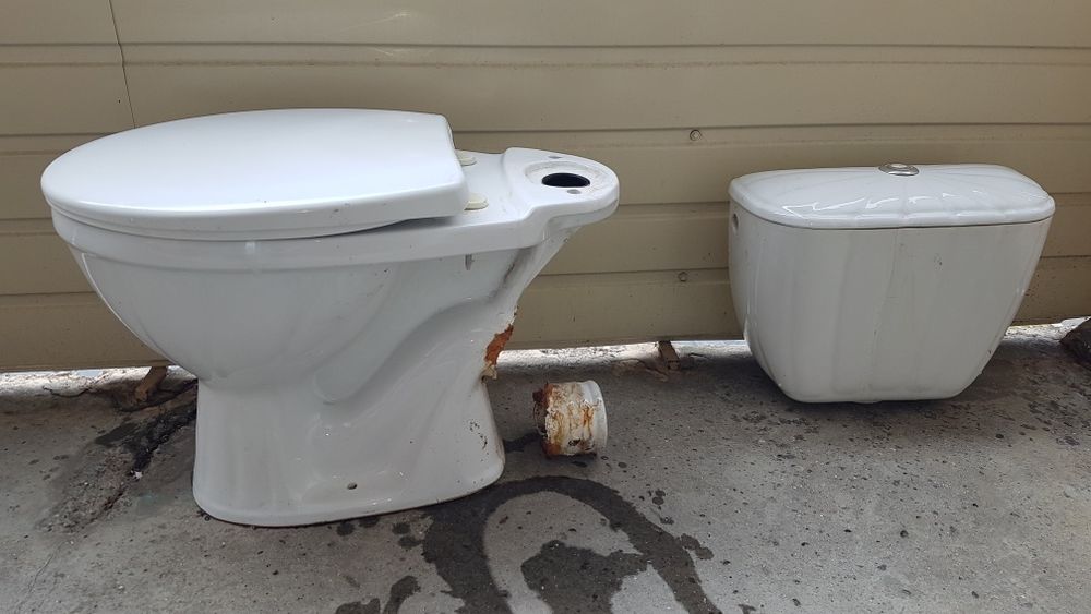 Унитаз б/у косой выход