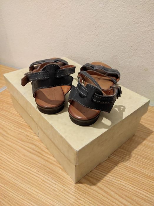 Sandálias Rastos e Pegadas n.º38