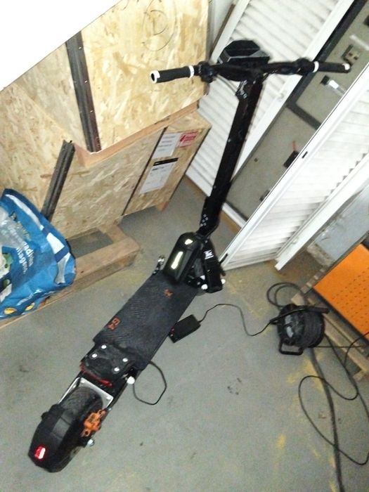 Kukirin G4 black and white