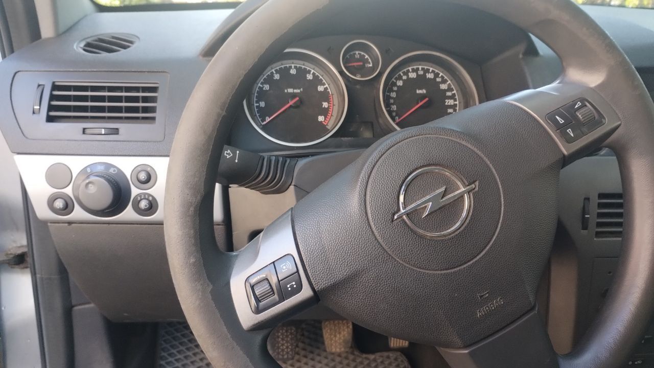 Opel Astra H 1.6 бензин • Універсал • 2006