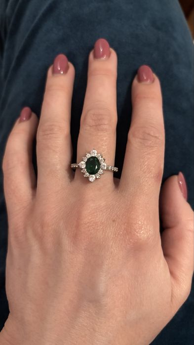 Колечко срібне з зеленим каменем