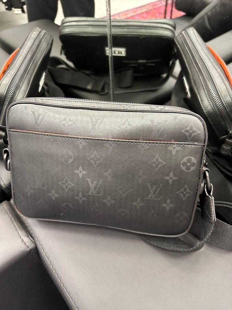 Мужская Сумка На длиной ручке Louis Vuitton