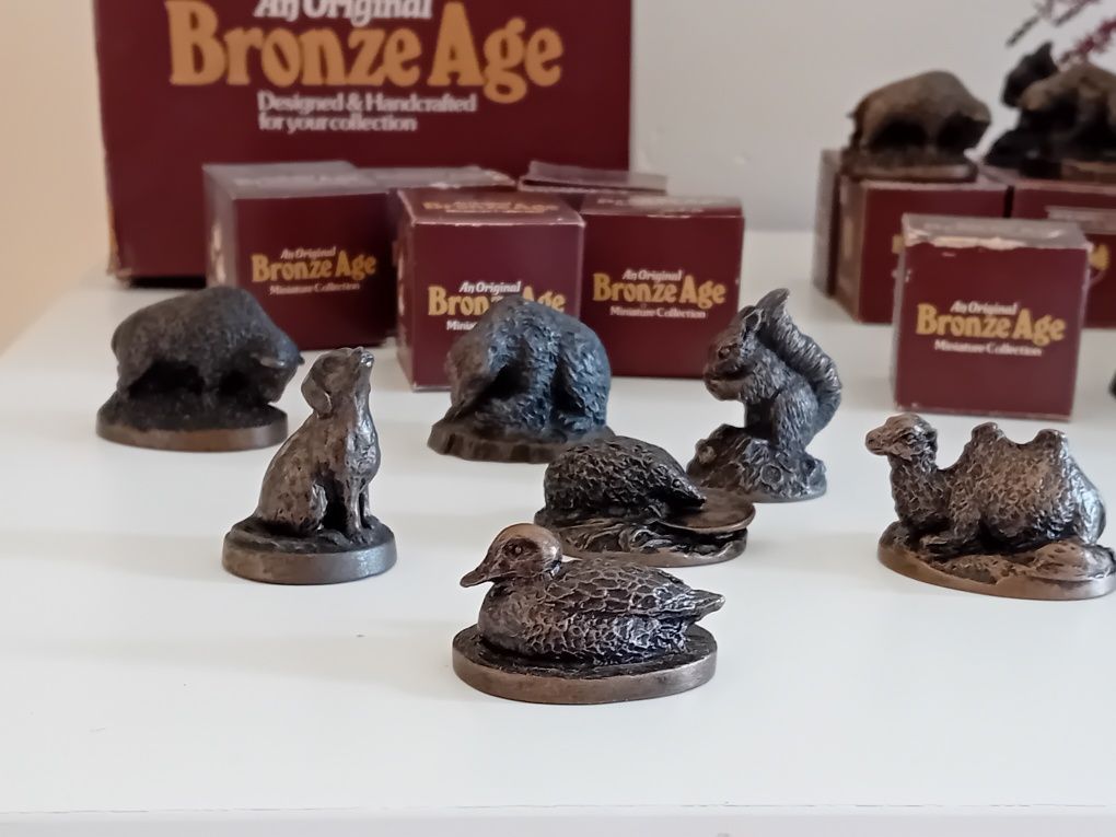 Bronze Age- Esculturas em miniatura de animais da série vida selvagem.