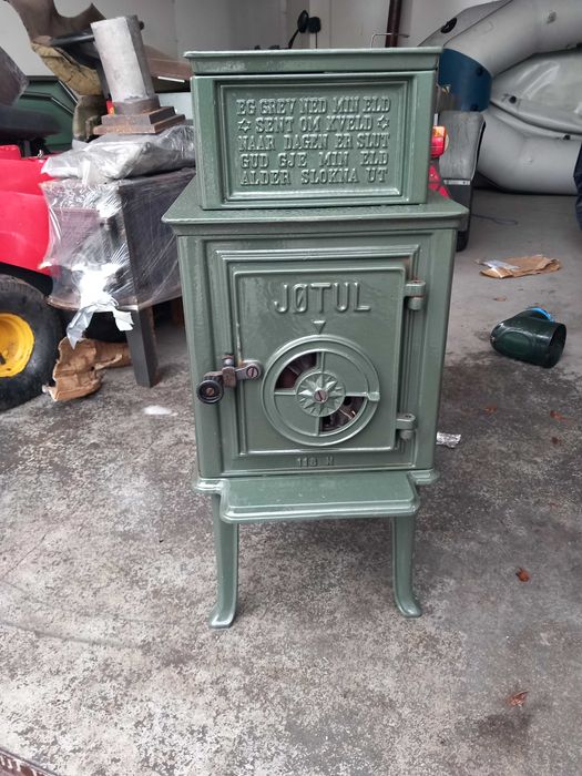 duży piec na drewno JOTUL 118