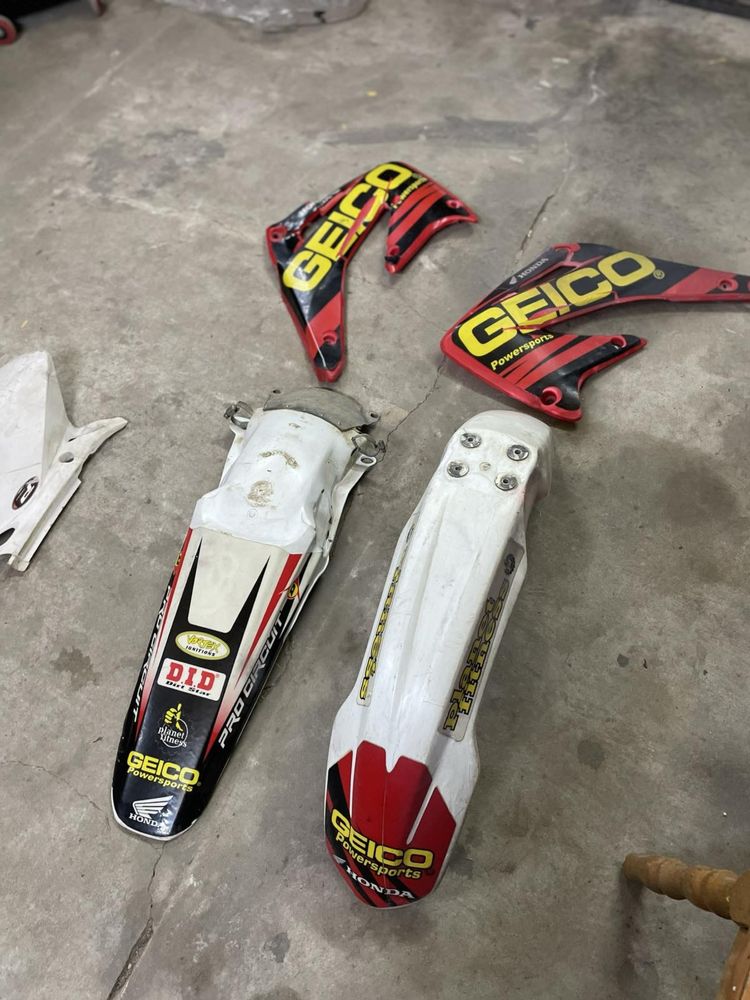2 комплекта пластика на hondu crf 450