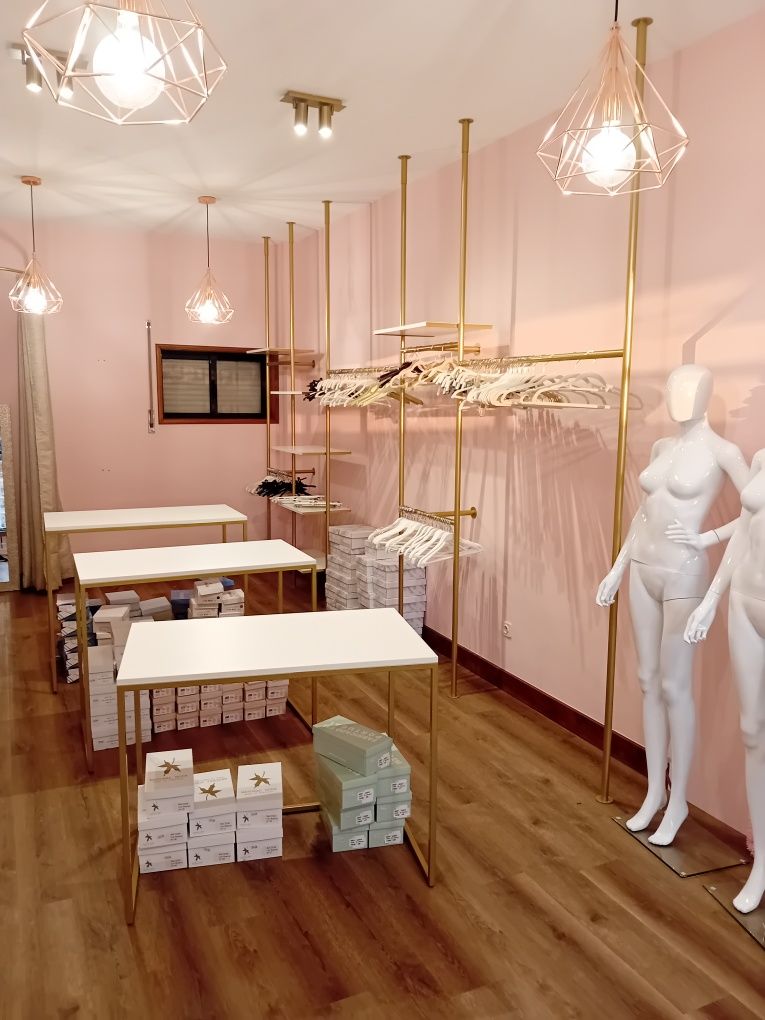 Mobiliário para loja de roupa