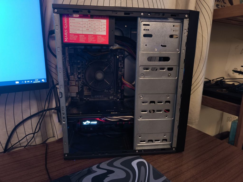 PC gamer Xeon 1220 com R9 380