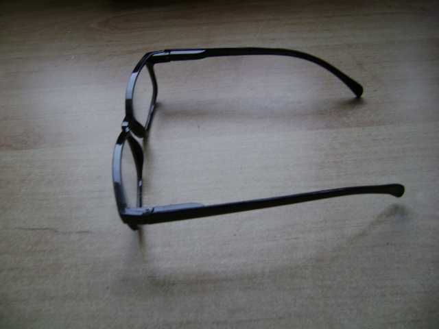 Starocie z PRL - Okulary męskie korekcyjne +1,5 dioptrii rozstaw 14 cm