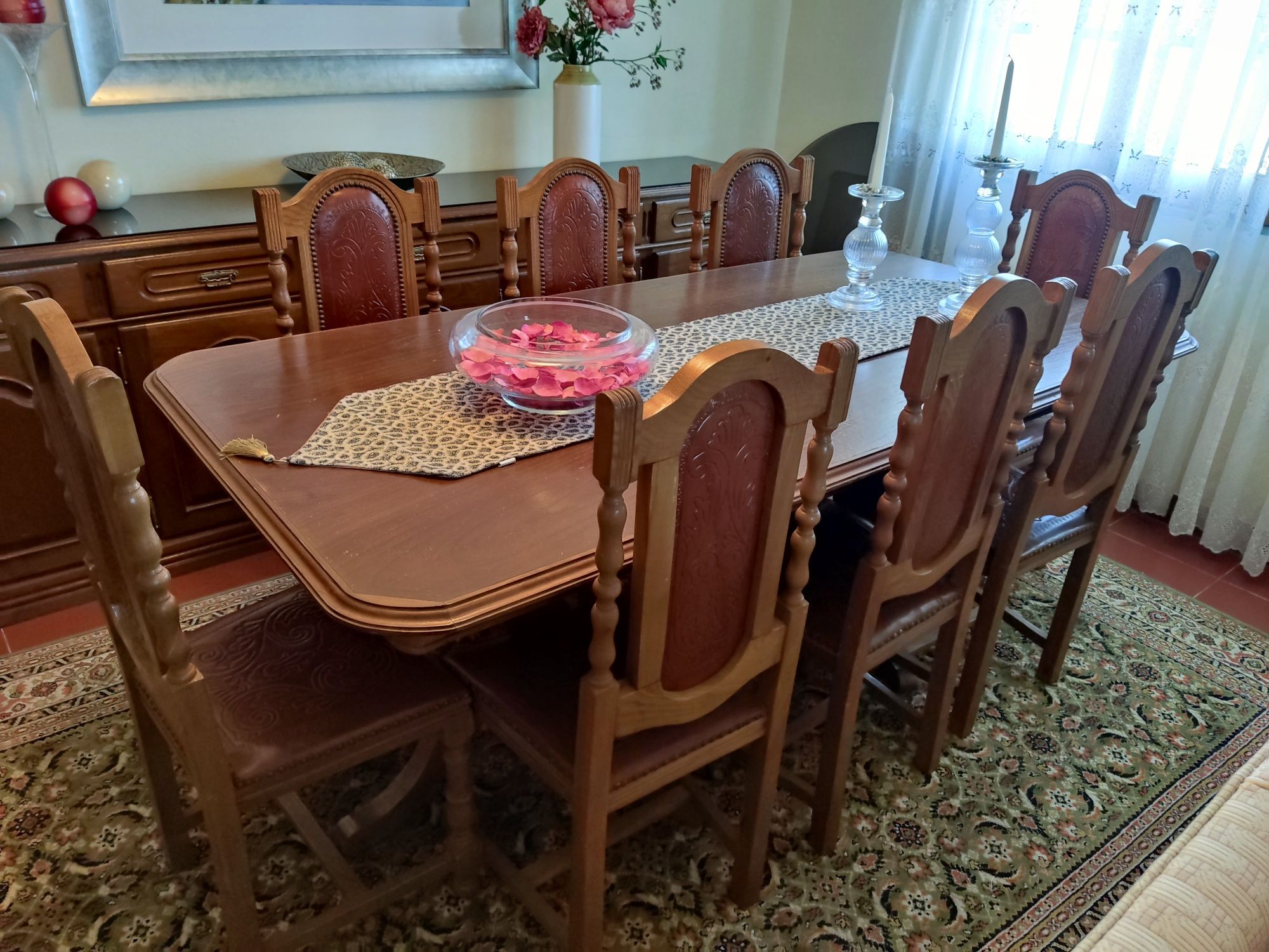 Mesa sala jantar com cadeiras castanho