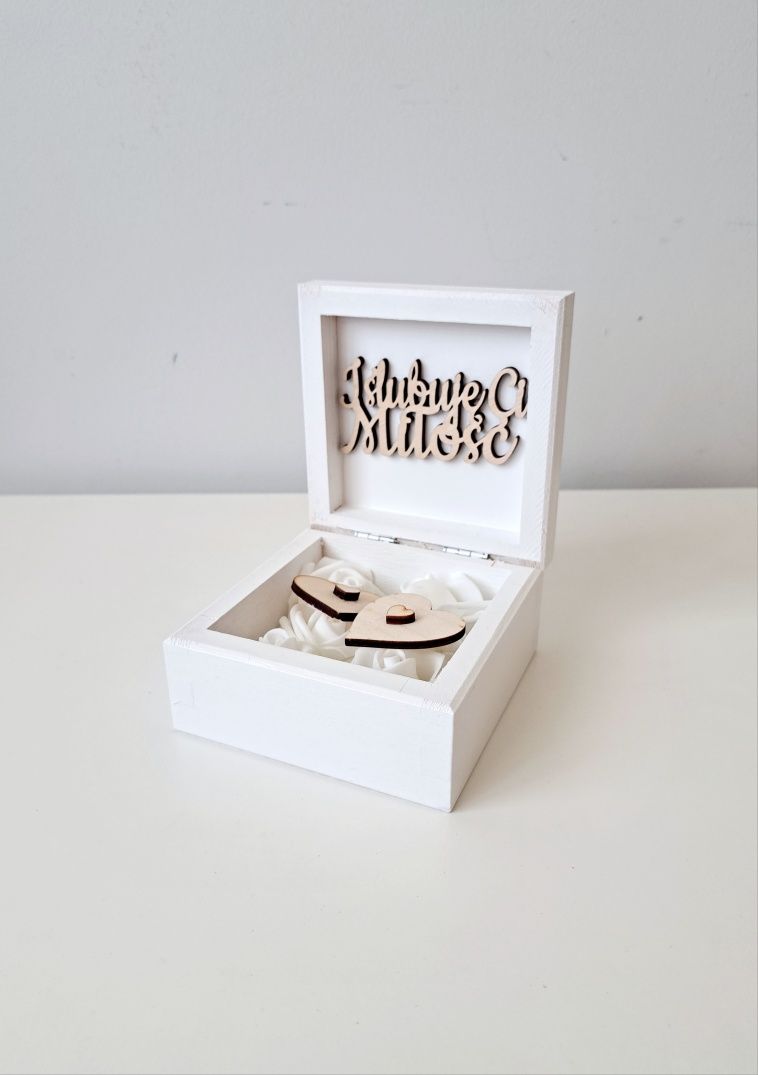 Białe pudełko na obrączki skrzynka na obrączki Drewniane napisy wesele