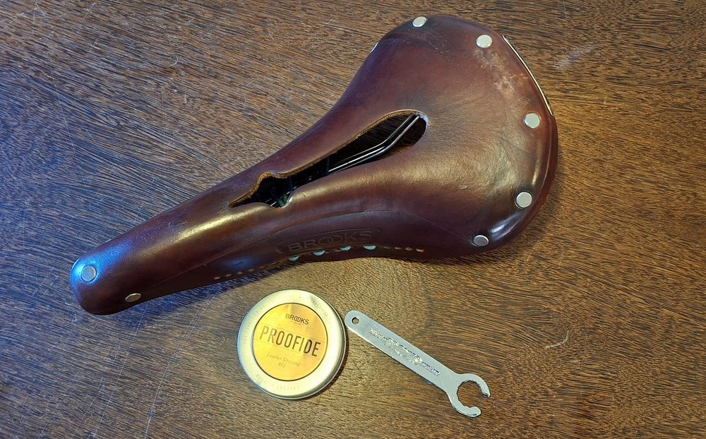 Selim Brooks B17 Curved Narrow