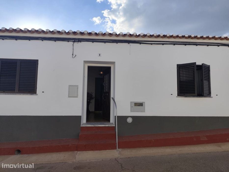 Moradia Terrea com garagem e quintal