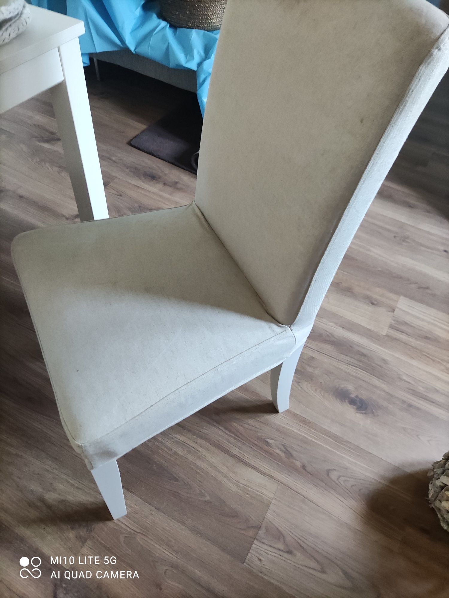 Mesa extensível e 4 cadeiras