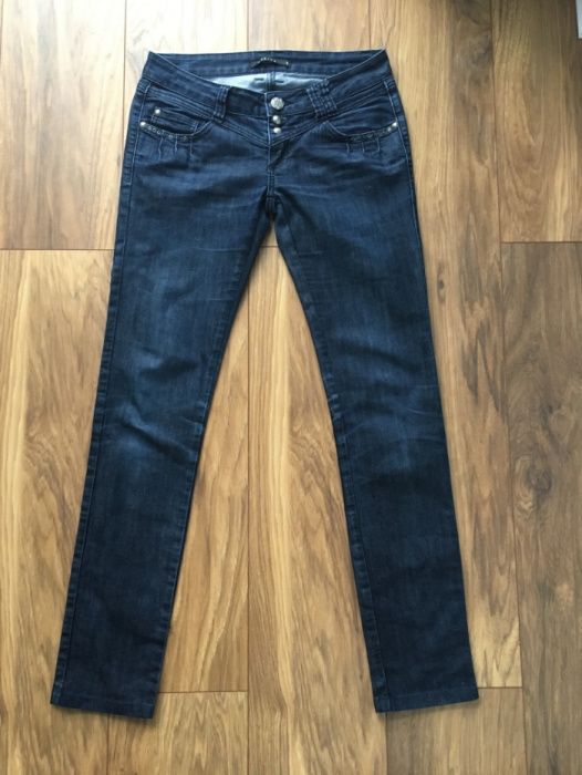 Spodnie jeansowe Mohito 36