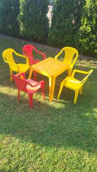 Stolik dziecięcy i pięć krzesełek zestaw dla dzieci