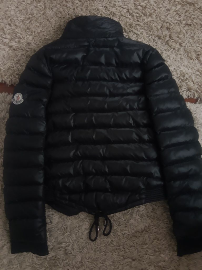 Жіноча куртка Moncler