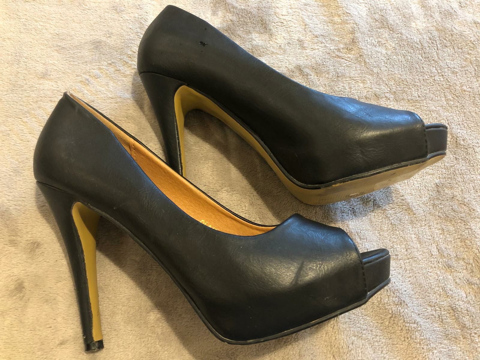 Czarne eleganckie szpilki skórzane Peep toe rozm 39