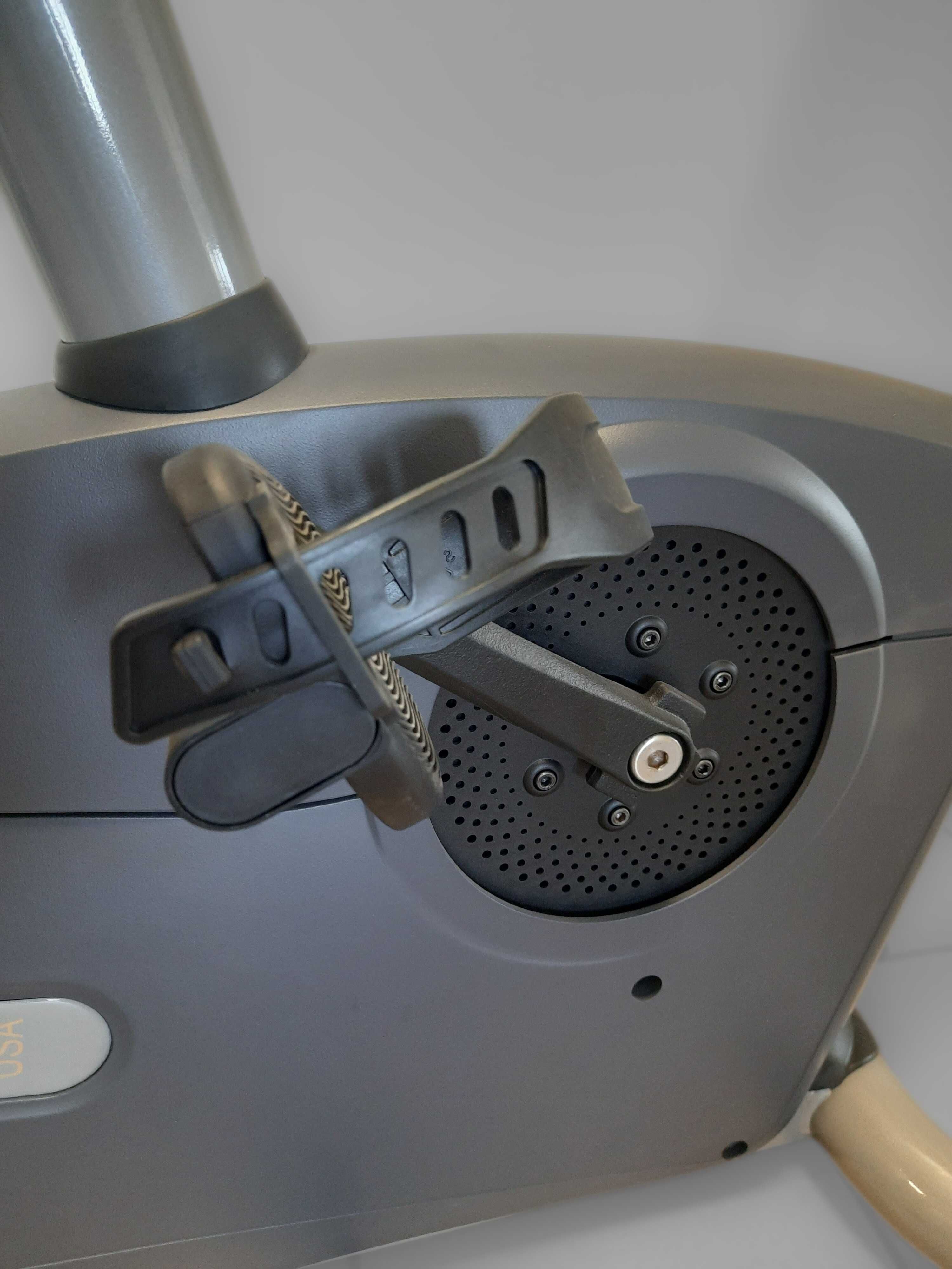 Rower treningowy stacjonarny Precor pionowy Experience 846i