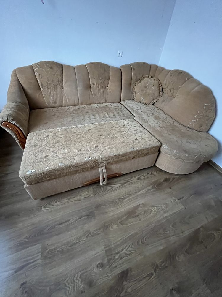 Narożnik plus dwie pufy gratis