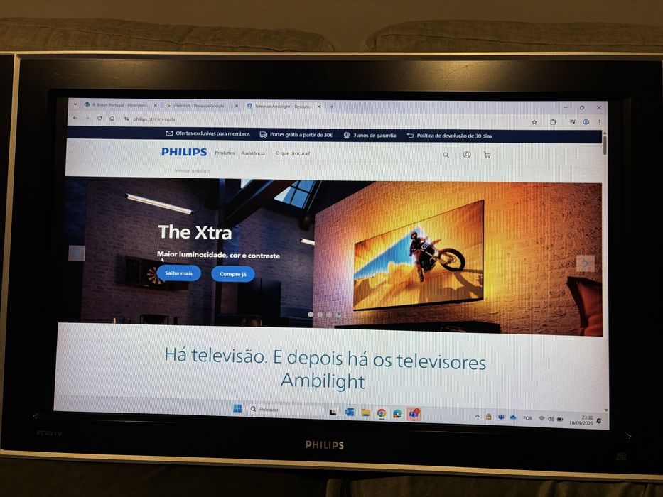 Tv Philips excelente imagem, excelente som com duas colunas frontais.